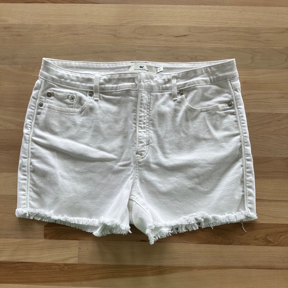 Vineyard Vines White Shorts